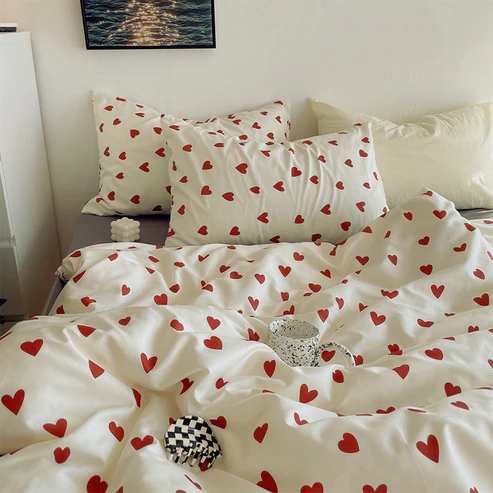 Classic Charm Red Hearts Bedding | Aesthetic Room Decor