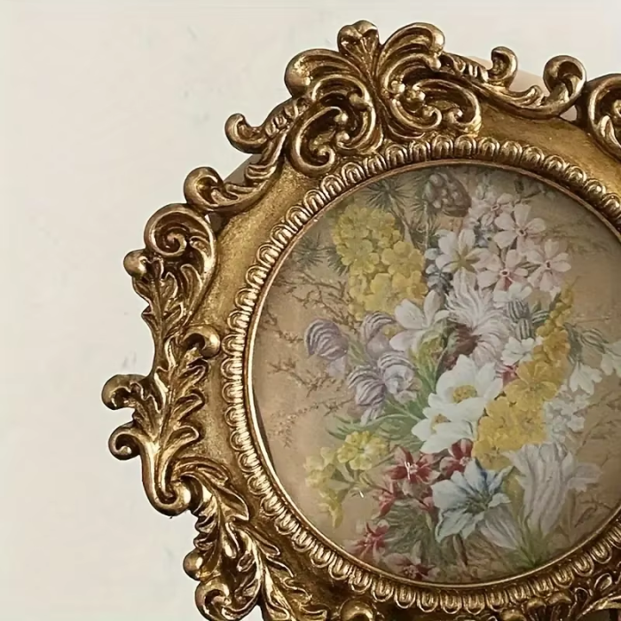 Round Vintage Photo Frame | Aesthetic Room Decor
