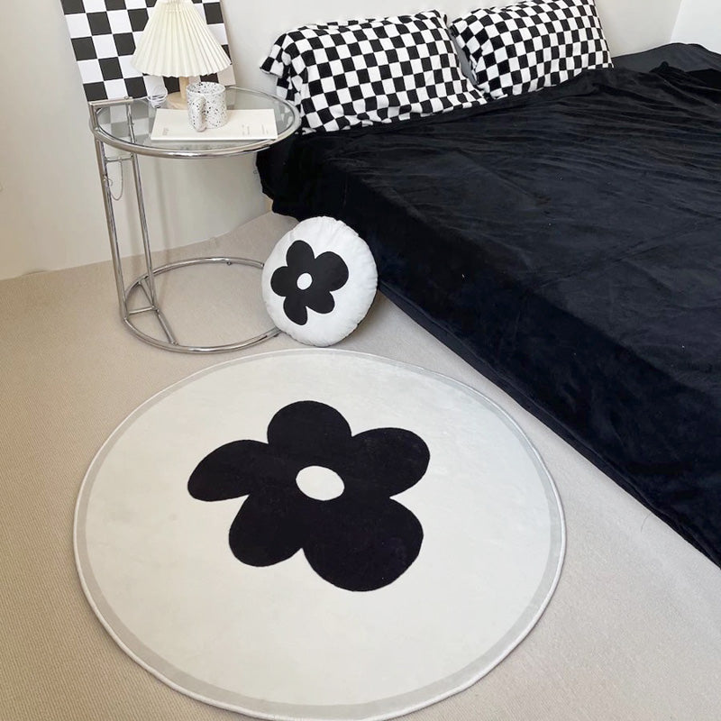 Black and White Daisy Rug | Flower Rug